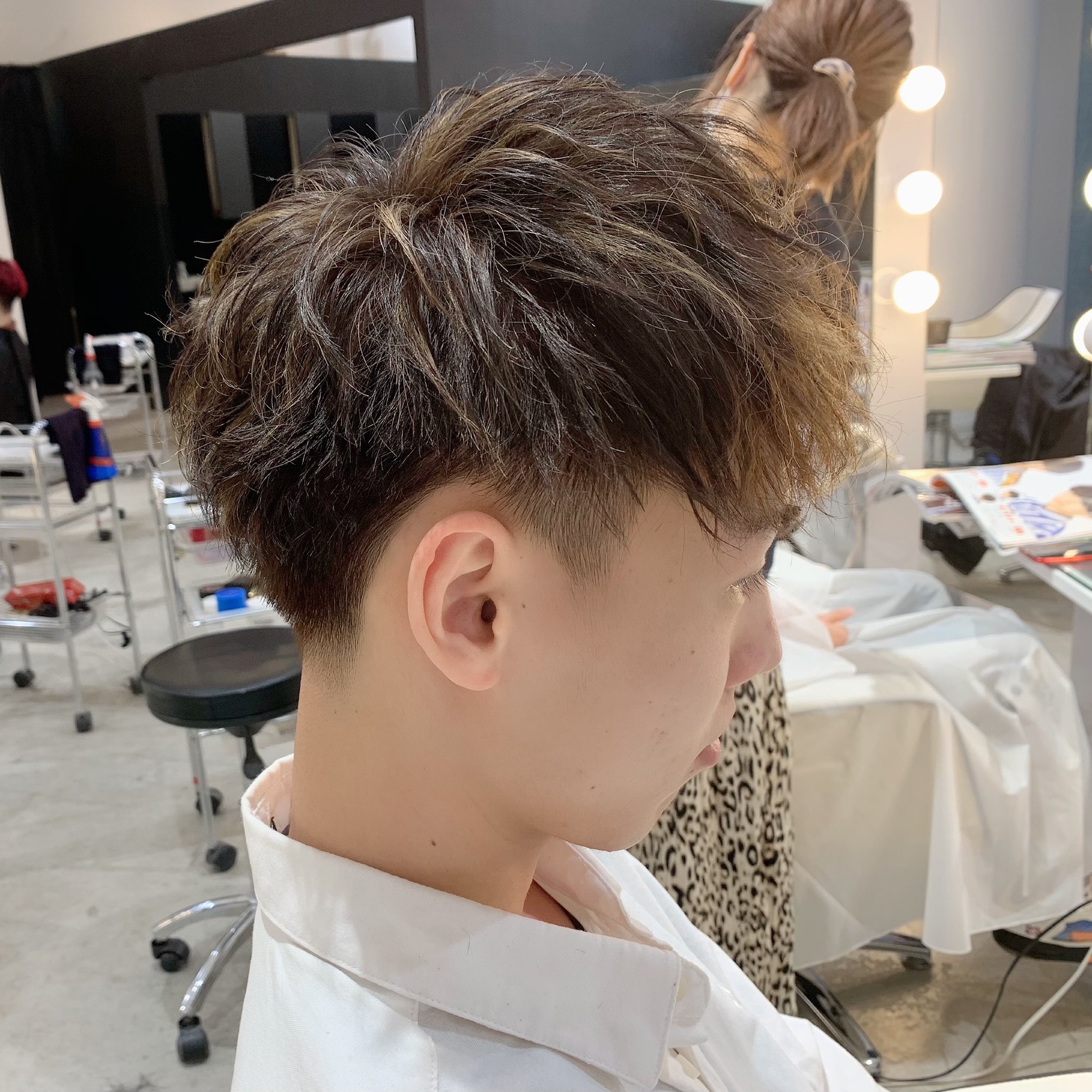 Twitter पर Akros 激盛り先生 成田真輝 グランメゾン東京 キムタク風ヘア ちょっとだけ大人っぽい清潔感のあるショートヘア カット カラー パーマで再現できます 今回は 金メッシュをonしました このドラマは見てないし 全く料理はできませんが