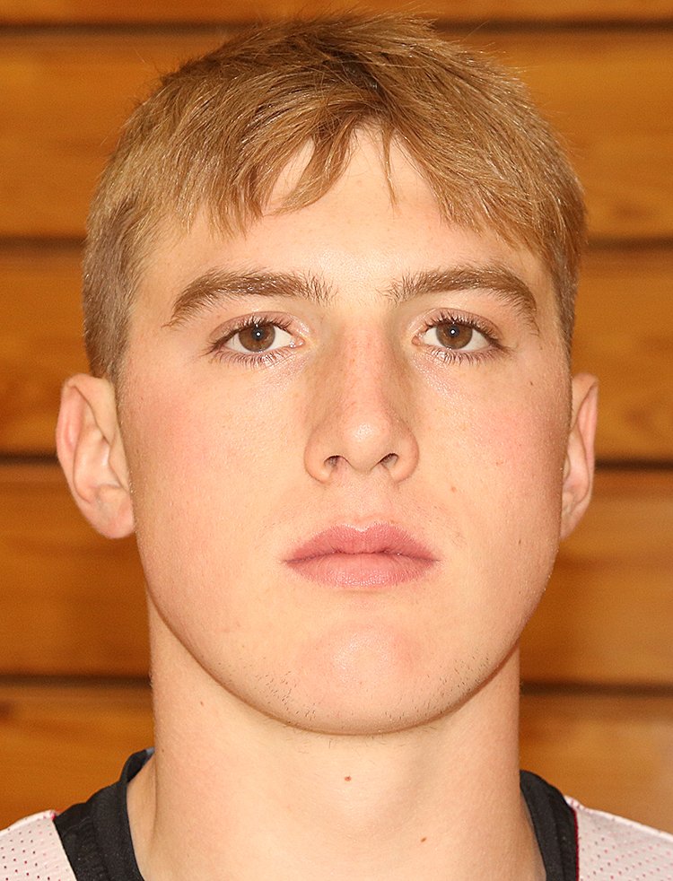 WisBBYearbook's tweet photo. 2020 F Gabe Krueger (6-6), left, of Wausau East had 31 points tonight to help the Lumberjacks defeat Wisconsin Rapids Lincoln 73-70. 2021 G/F Grant Flory (6-5), right, of WI Rapids had 32. https://t.co/kMcSuNvh9I