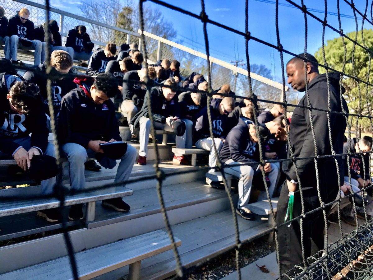 CoachRamirez7's tweet image. Great having Joeseph from @LRFCA out to the field to talk to the team and give a devotional today! @Baseball_LR 
#NextPitch⚾️ #LookForward🐻
