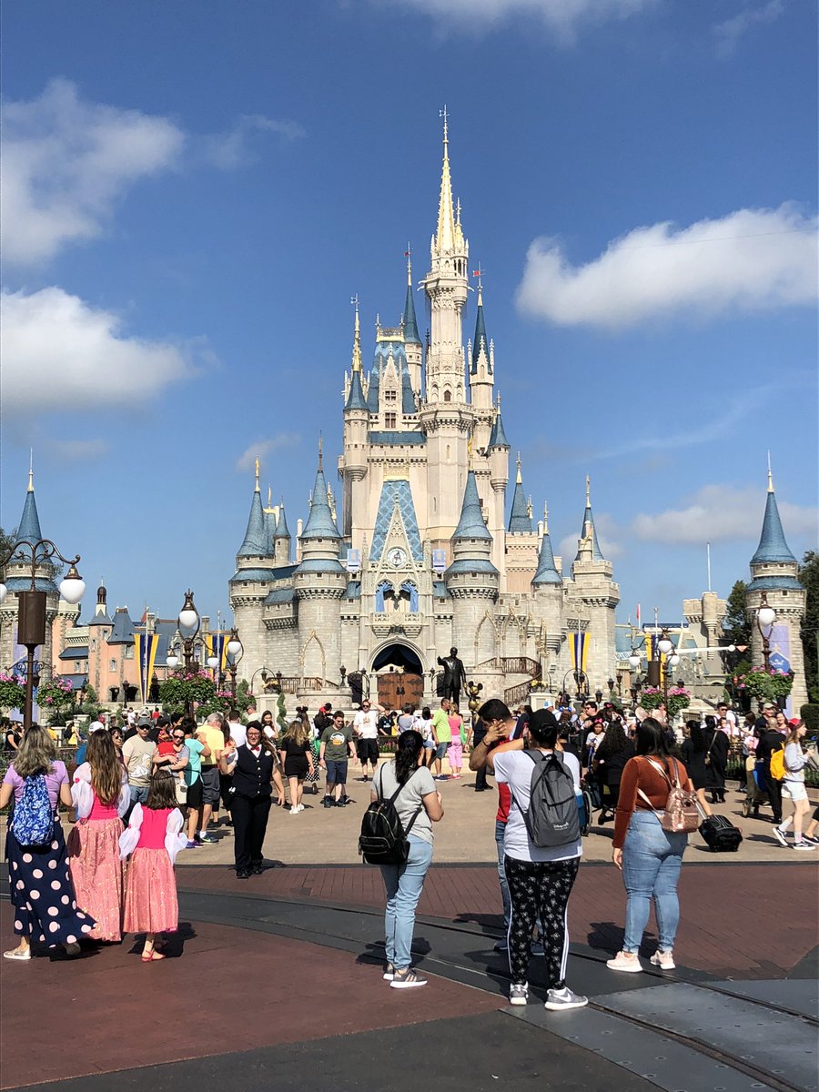monique_bonneau's tweet photo. Happiest place on Earth...Escape the freezing temperatures... Basking in the sun...Disney Parks... Still to come - NFL ProBowl, Orlando Magic vs OKC, Space Center and so much more 😊 https://t.co/HxxW4fqaxt