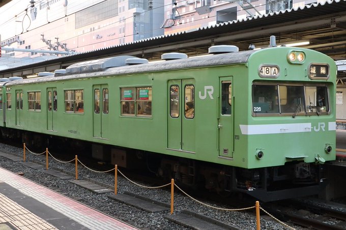 綺麗な山手線 イラスト 横 美しい花の画像