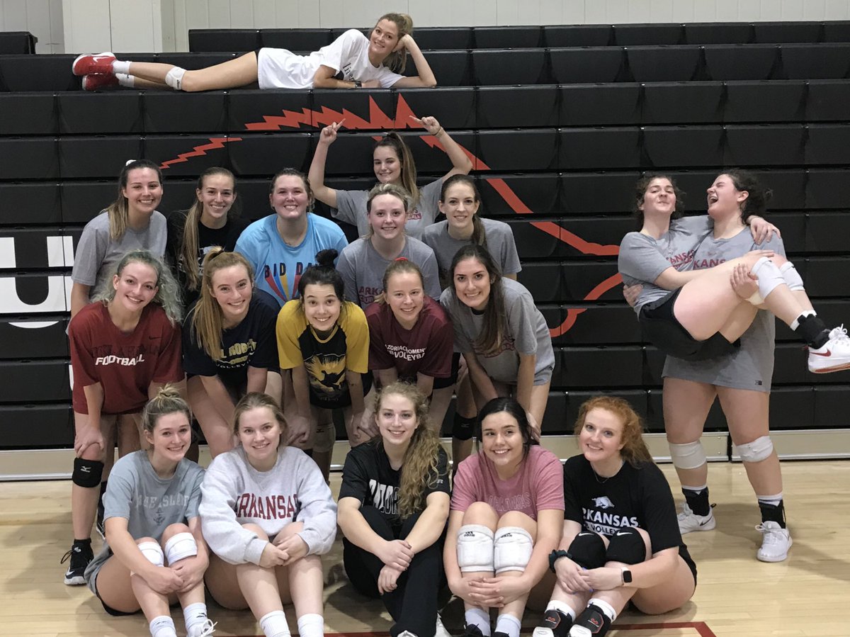 cstrok's tweet photo. SO thankful for the opportunity to coach @razorbackwcvb’s student-athletes! Reflecting tonight on a great first week back in the gym and solid start to our second semester! #weAR #RazorbackWCVB #PUSH ✋🤚 https://t.co/KY86oa9Tsr