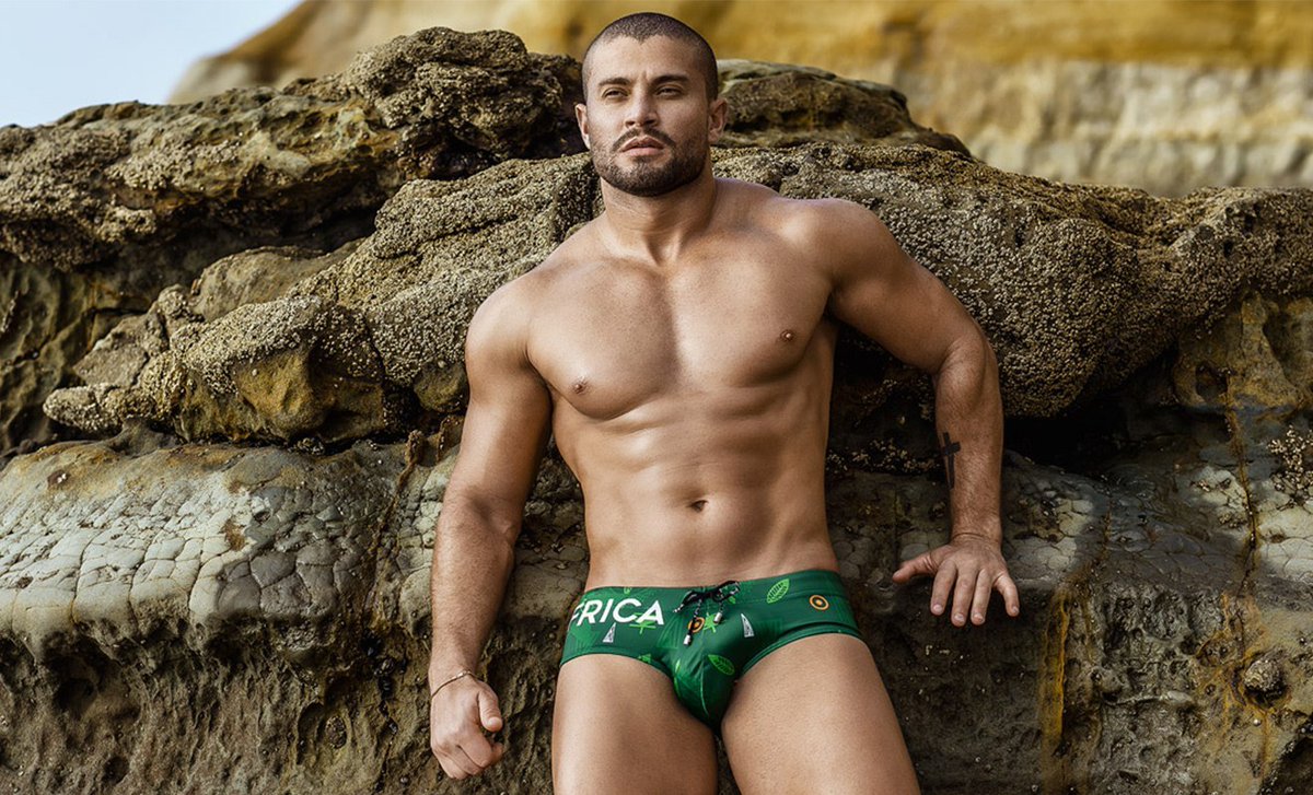 shirtlesshunk's tweet photo. Alex Alves Shirtless by Armando Adajar 
More on → https://t.co/fzOi39JYK8

#AlexAlves #shirtless #hunk #ArmandoAdajar #model https://t.co/epmBfN7ePs