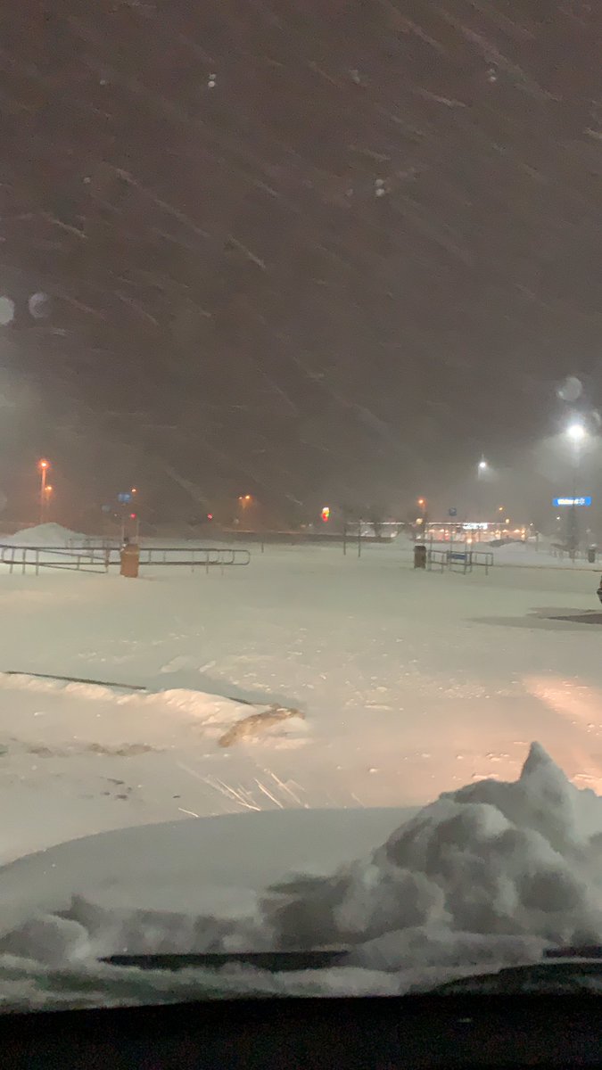 MelcentricViews's tweet photo. Y’all, this mess, I’m tellin’ you! Stay inside and read or binge watch tv, but don’t go outside unless you’re dyin and need a hospital!#wisconsinneedstotakeanadvil https://t.co/5XS19iYt8q