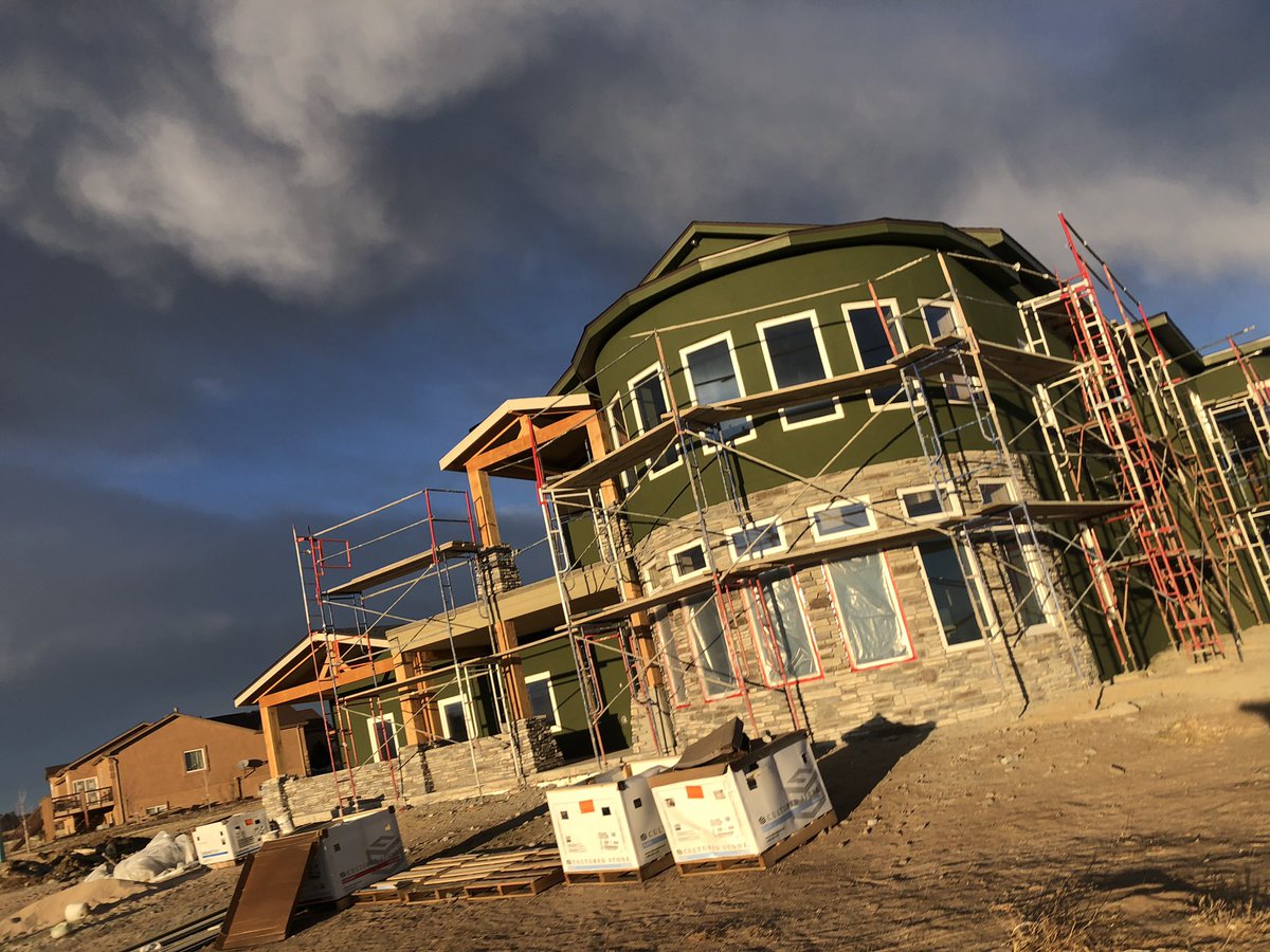 ORConstruction's tweet image. Color coat complete #Krafthaus #ICF #Foxblock #Litedeck #Litebar #geothermal #solarenergy