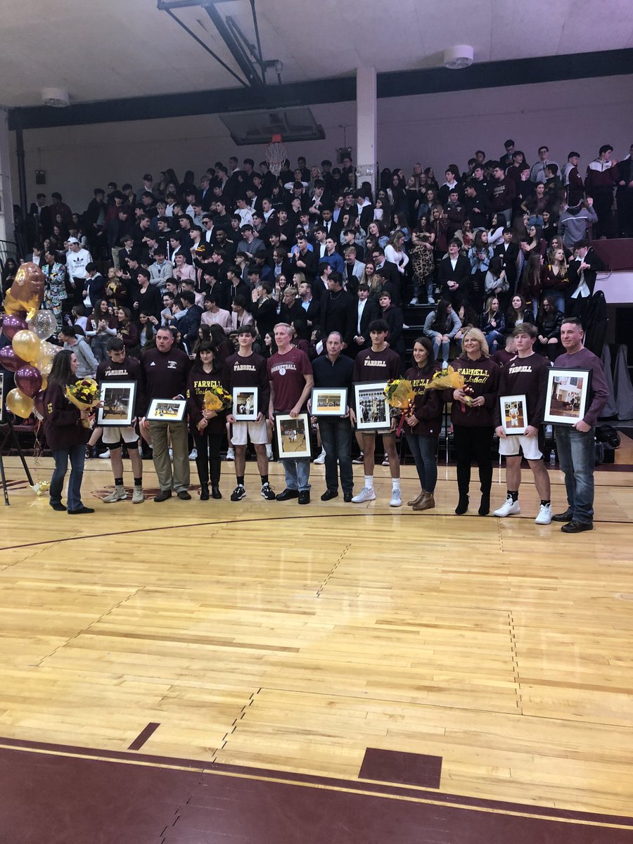 Farrell 🏀 Senior Night 🦁

Victory at the Lion’s Den. All 3 teams triumphed over Sea. Frosh 54/40, Junior Varsity 55/48, Varsity 70/52
The efforts of Seniors Matthew Rose, Justin Zieris, Paul Di GIacomo &amp; Craig Monaham were recognized along with their parents for their support