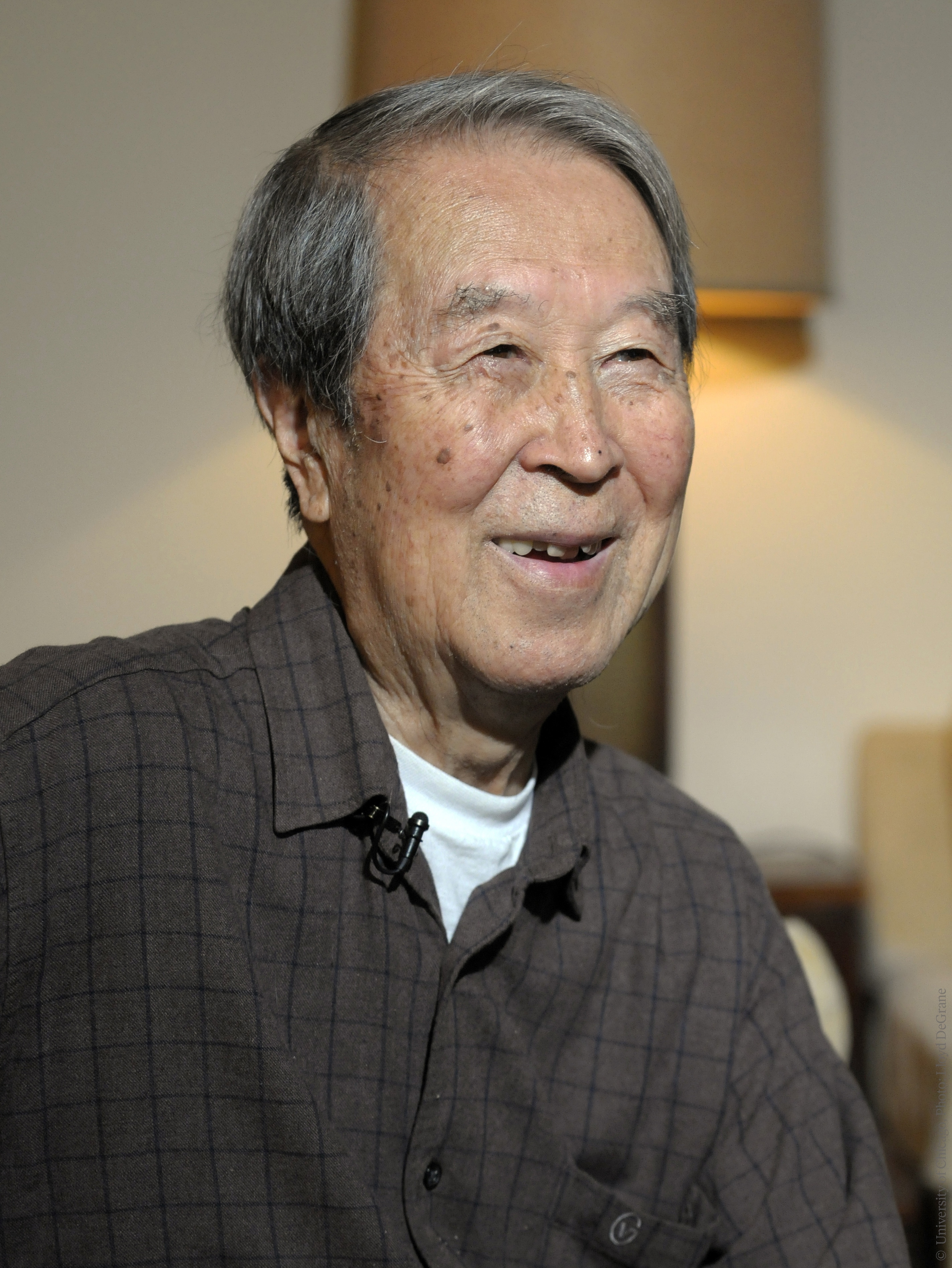 The Nobel Prize on X: "Remembering physicist Yoichiro Nambu, born #OTD in 1921. Together with Makoto Kobayashi and Toshihide Maskawa, Nambu discovered the origin of broken symmetry, which predicts the existence of