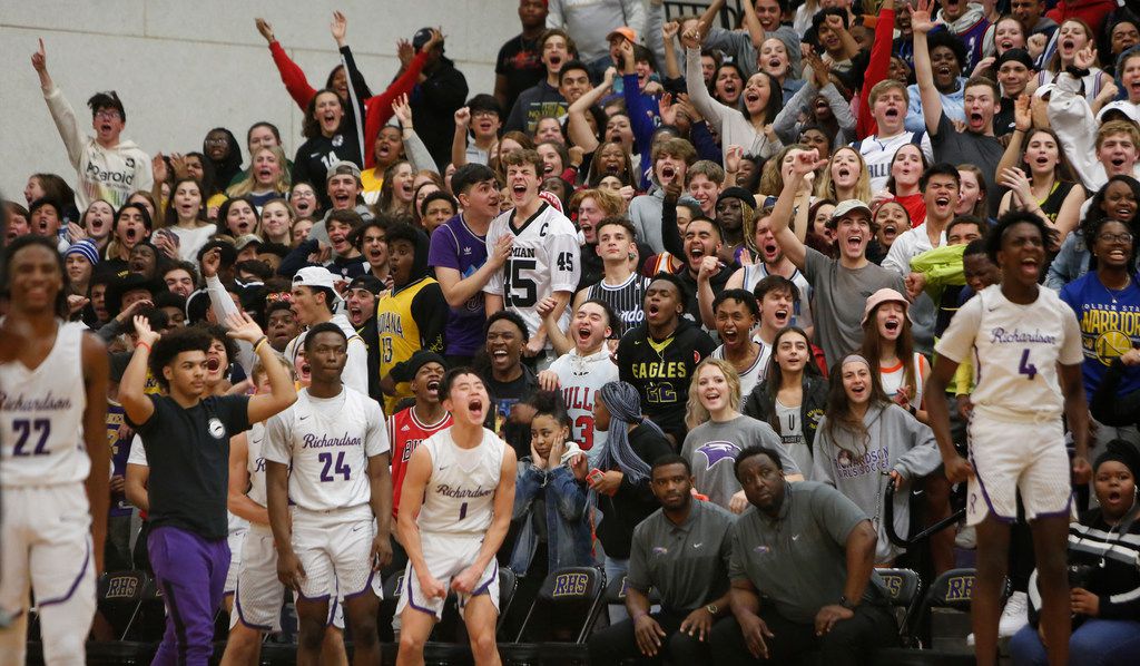 𝗣𝗛𝗢𝗧𝗢𝗦 📷🏀

Everyone, on your feet! Standing-room only crowd propels Richardson over Richardson Berkner 🦅

Right here 👉 bit.ly/2TGHaBk

<a href="/RichardsonHS1/">Richardson HS</a> <a href="/RichardsonISD/">Richardson ISD</a> <a href="/RHSABC/">RHS Booster Club</a> <a href="/RHS_Basketball_/">RHS Boys Basketball</a>