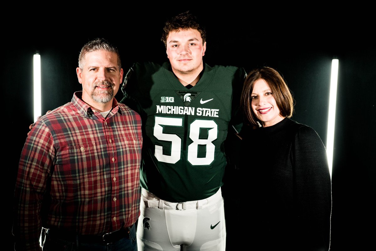 kylefugedi's tweet photo. Another great visit to @MSU_Football ! Great Victory @MSU_Basketball !  Thanks for having me and my parents out. #GoGreen #GoWhite #VictoryForMSU @CoachJimBollman @MSUTSamuel @coachvanhavel @DantonioMark https://t.co/nwqTOJg6UQ