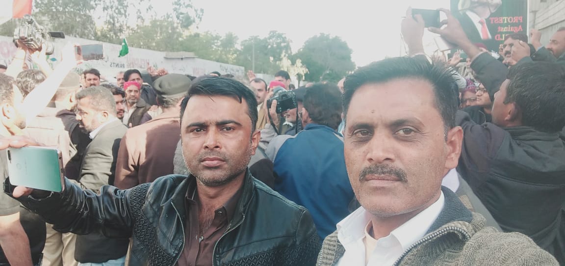 PakistanPara's tweet photo. Karachi press club protest https://t.co/D9oIGxQgfm