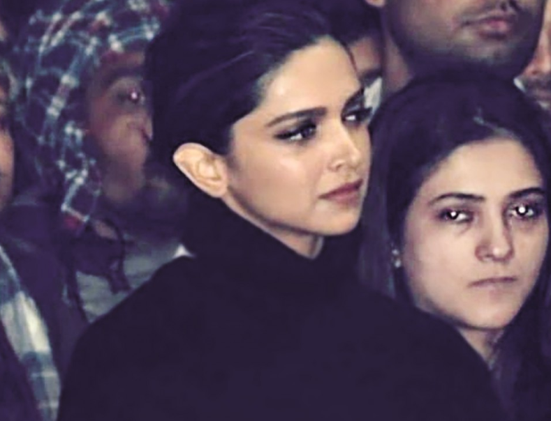 TrollSlayer007's tweet photo. Trolls attacking @deepikapadukone for standing up against violence are real anti-nationals https://t.co/DRp9ayaDaY https://t.co/kshC6IUdov