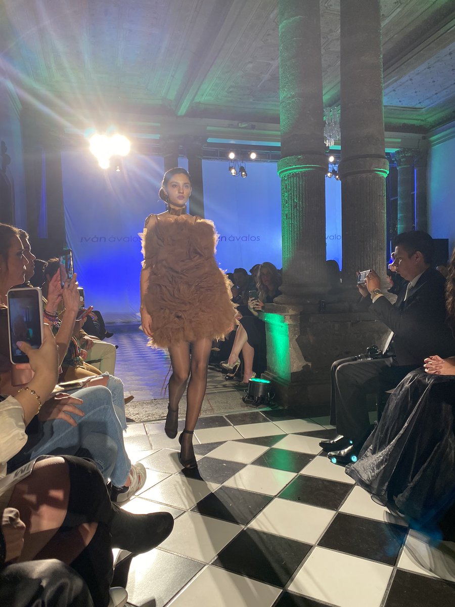 botiquindestilo's tweet photo. Oigan ayer fui a la pasarela de @Mexicouture acá en gdl y me encantó la nueva colección del hidalguense #IvanAvalos https://t.co/hdBlTeuSR6