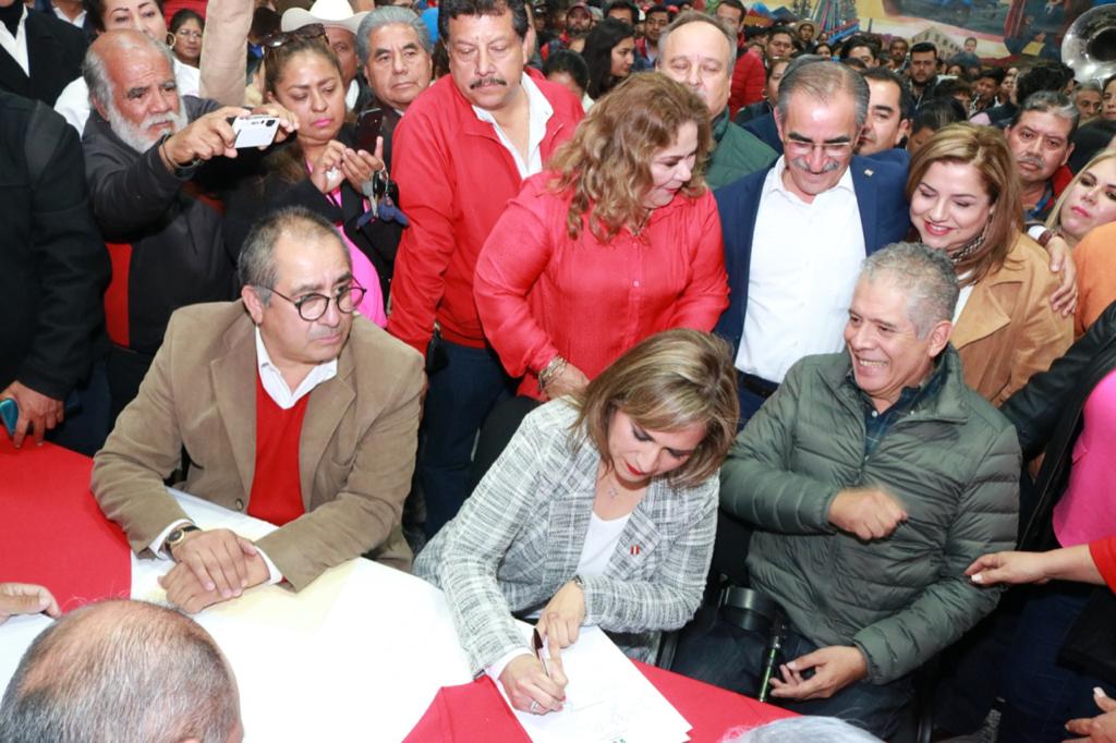 YOLANDACEPEDAE's tweet photo. En compañía de @EliasPesinaR realizamos el registro de planilla para la dirigencia del CED @PRI_SLP https://t.co/s2Sp23ZnQp