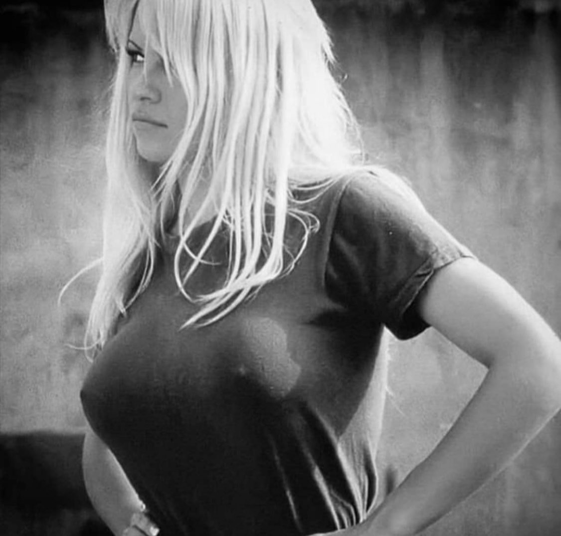 pamelaanderson's tweet photo. ❤️ https://t.co/l9GhKhKHkK