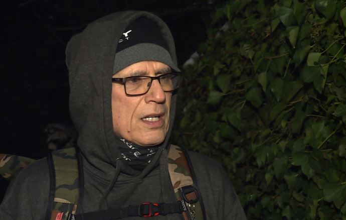 JenDowlingNews's tweet photo. Rick Jones of Hood River prefers walking home in the snow and ice with poles & @Yaktrax traction devices for his shoes. He says, "I just think it's safer if I leave the car at home...It's pretty treacherous around here." #koin6news #WinterWeather #pdx #StandUptoWinter #Yaktrax https://t.co/wcj2vC8fhB