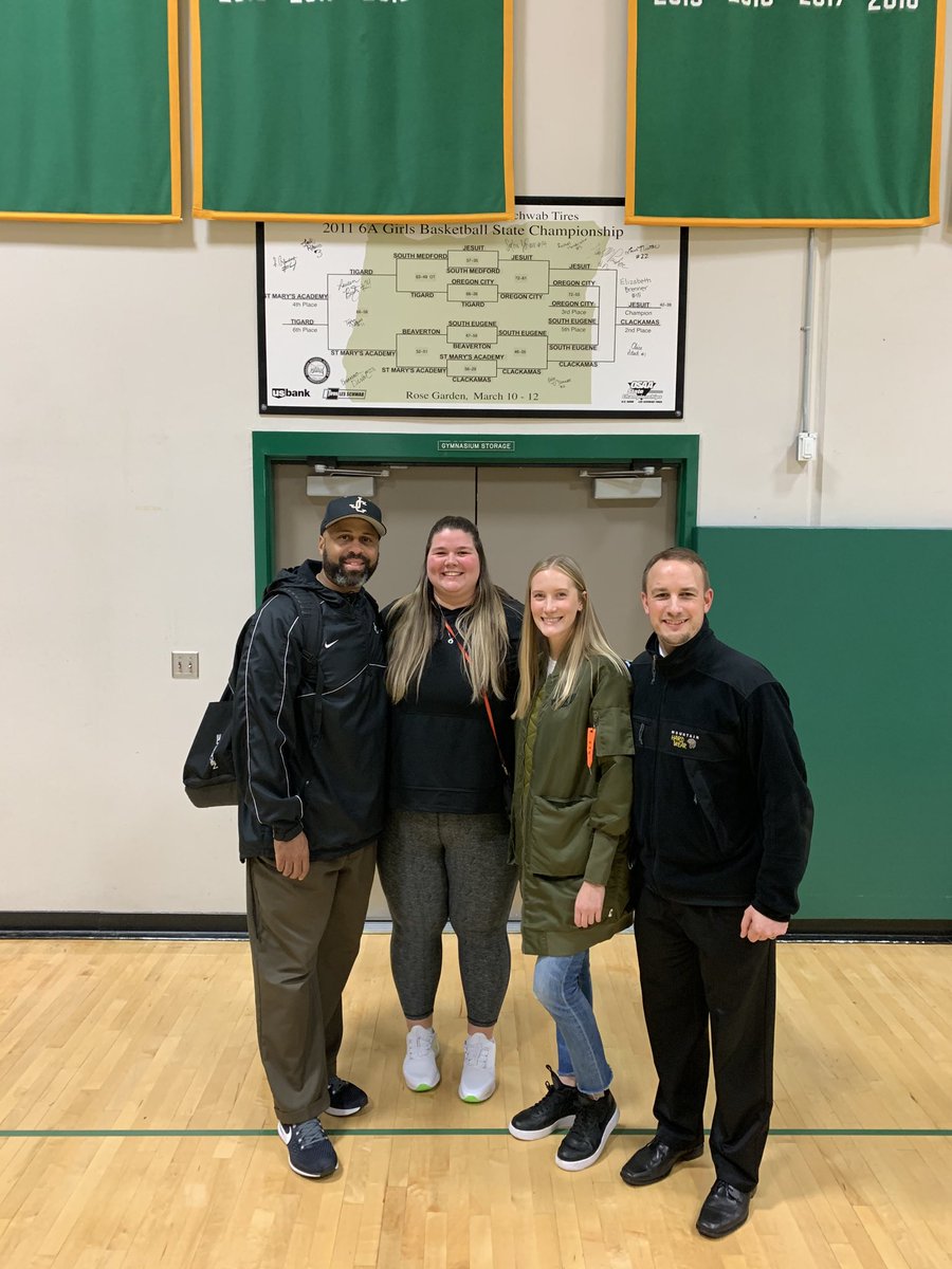 originaljlow20's tweet photo. Me with arguably the best athlete Jesuit has ever seen- ⁦@ElizBrenner⁩, Sophie Leroux , and Coach Zoo.  Two from our state title team with the bracket in the background.  #jesuithoops https://t.co/sy3d7kWyZ9