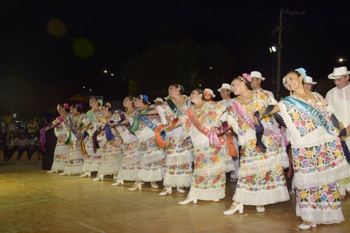 karlarfb13's tweet photo. ¡Historia, cultura y tradición!
Un honor asistir al 102 Aniversario de Cuzamá (agua de golondrinas) como Municipio Libre y soberano, de gente trabajadora y gran atractivo turístico en el Estado.
#CuzamaAtravésDelTiempo #Distrito14 #Cuzama https://t.co/X6GBchWR6o