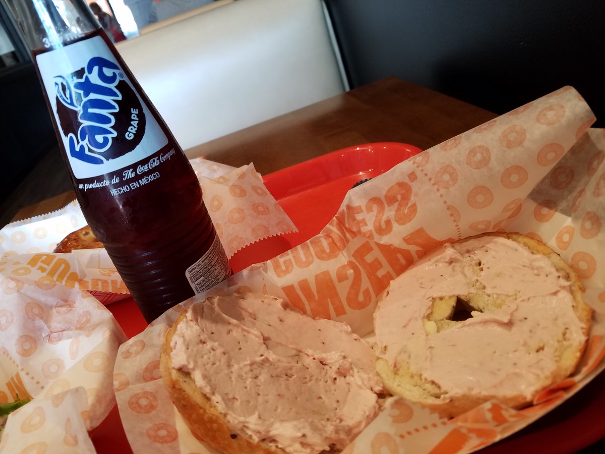 Barry Bagels in Kettering is great.  Whether you want a bagel with cream cheese, or a sandwich, they got you covered.  You can also escape in your mind back to 1976 with a Fanta Soft Drink <a href="/BarrysKettering/">Barry Bagels Dayton</a> <a href="/CocaColaCo/">The Coca-Cola Co.</a> #Bagels #CreamCheese #Fanta #FantaGrape