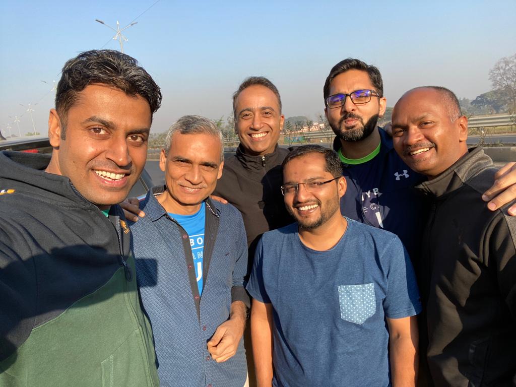#abcrun gang heading to mirchi expo bkc <a href="/TataMumMarathon/">Tata Mumbai Marathon</a> ! Keep smiling 😊

#TMM2020 #BeBetter #Pune #Mumbai #marathon