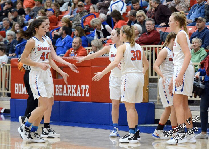 mandy_1034's tweet photo. @jennalawrence34 with 23 points, 10 rebounds, and 5 blocks as the Lady Katz defeat Marmaduke 56-41 for a big conference win. Great atmosphere tonight at Bearkatz Gymnasium!! #katznation https://t.co/2TkKYGO5RD