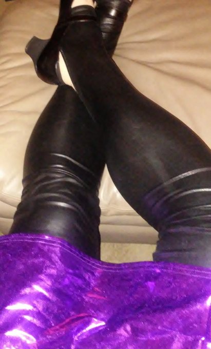 Chillin on a cold night #sissy #sissyheels #sissystockings https://t.co/PBljJ4xtA2<a href="/tag/sissy"class="tags">#sissy</a><a href="/tag/sissyheels"class="tags">#sissyheels</a><a href="/tag/sissystockings"class="tags">#sissystockings</a>