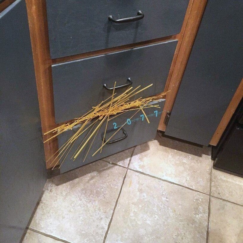 EOiy2oqVUAE0S9I?format=jpg&name=900x900