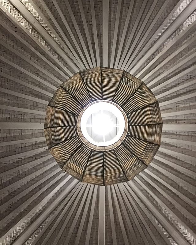 ImagineinW's tweet photo. Guess what it is 😁
Indonesia has so many different kind of traditional Archie including this ceiling at this very lovely villa

#getaway 
#forbestravelguide 
#travelgram 
#travelgirl https://t.co/tENpRATsI7