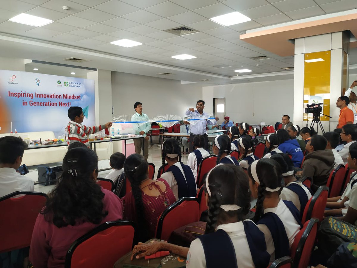i4CIndia's tweet image. Scientists from The Science Activity Center, IISER @IISERPune , demonstrate fun science activities to engage #LittleInventors at #SSH2020 #TechIsFun 
#smartschoolhackathon