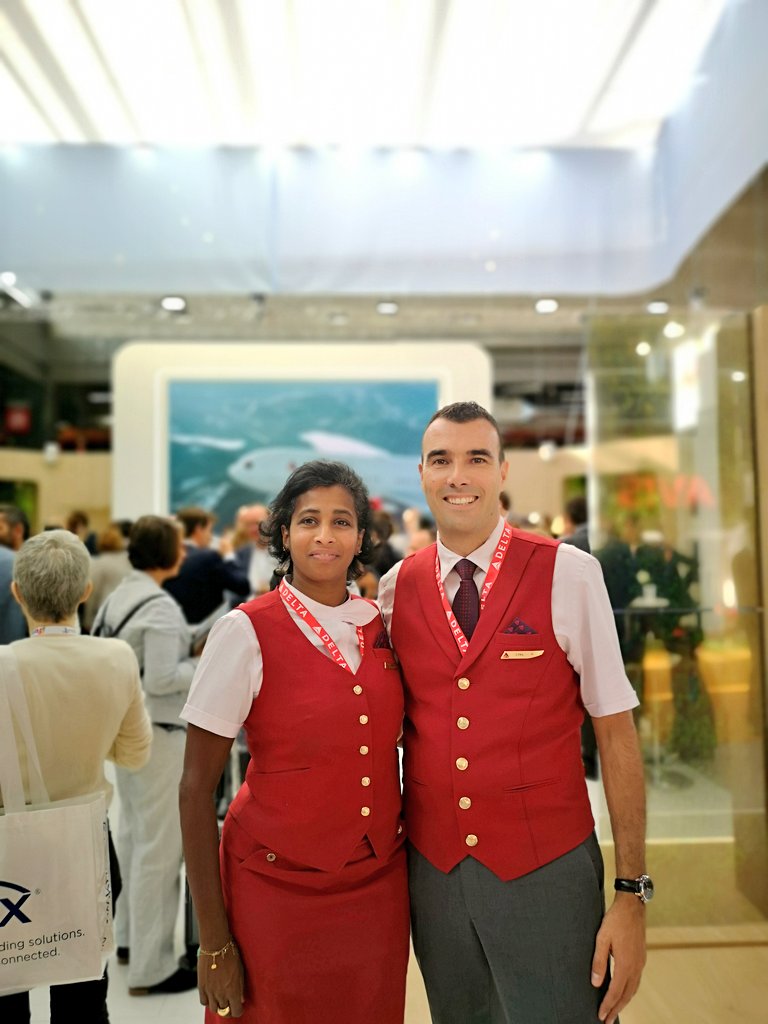 landais_cedric's tweet photo. 🇫🇷🥖❤️✈️💙🇺🇸Congrats for the @Delta ops & eco performs & customer satisfaction in 2019. 🏆Big up to the @Delta team in #Paris #Cdg2E ! More than 20 years of friendship shared with Christine, Nathalie, @BrunoVarillon #cdg station manager & all team https://t.co/ZyrdgFucKq https://t.co/SKnlHQzFy7
