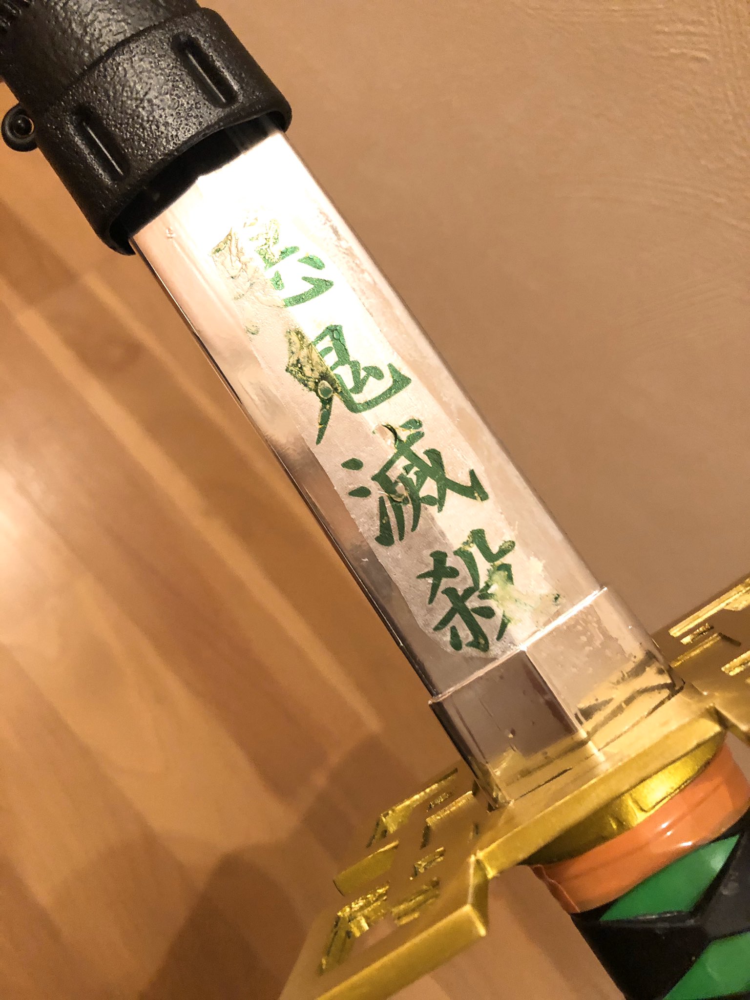 綾香 名誉ダンカツおじさん 宗像 ダイソーに売ってる 光る 忍者刀 をベースに鬼滅の刃 時透無一郎の日輪刀を製作しました 鍔はプラ板からの切り出しで作りました 刀はウチの子にあげました 笑 鬼滅の刃 ダイソー T Co Us8ap71ntq