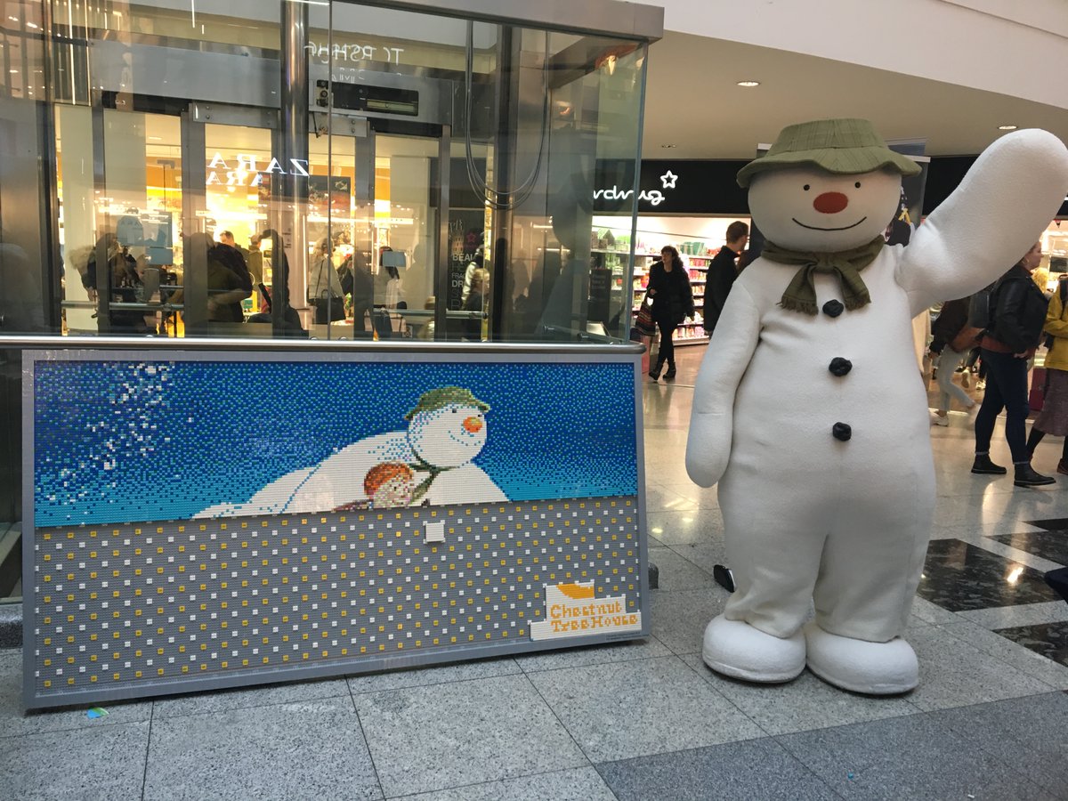 ChestnutSussex's tweet photo. Today is World Snowman Day ⛄️ so we're taking a look back at some of the fun we had with @TheSnowmanHQ before Christmas! ⛄️ For celebrating moments. For making memories. For the Now 💛 #TheSnowman #SnowmanSpectacular #WorldSnowmanDay https://t.co/H88izP8yCG