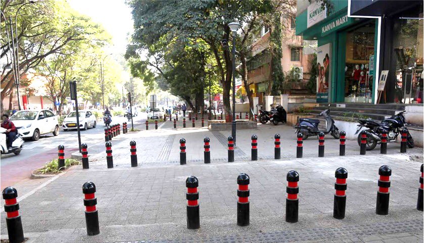 Secretary_MoHUA's tweet photo. With an investment worth ₹42,000 cr in 100 smart cities, Urban Mobility is among the priority sectors identified under Smart City Plans. Urban Mobility initiatives address challenges of traffic congestion, growing number of accidents & air & noise pollution.
#MakingCitiesSmarter https://t.co/R7Y4md7Ica