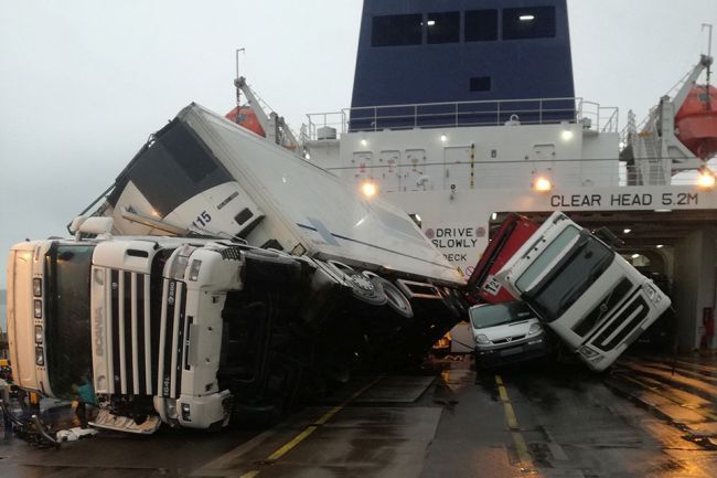 #Cargo Shift And Damage To Vehicles On Board Ro-Ro Passenger Ferry European Causeway buff.ly/2uaKI48

#Shipping #Maritime #MarineInsight