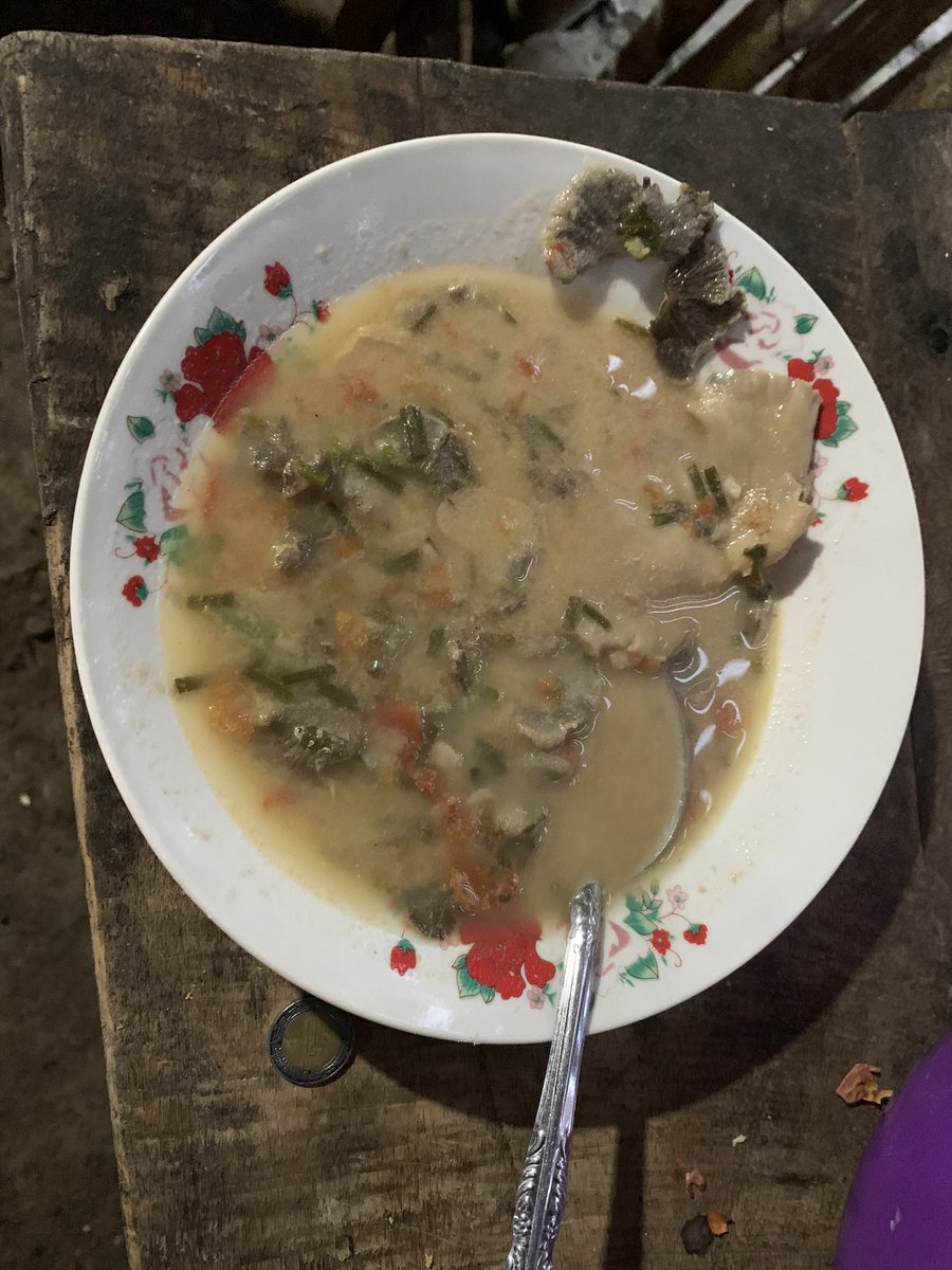 polivalentesMx's tweet photo. Somos la única organización que no pide donaciones, pero llegamos a las comunidades más alejadas. Comiendo comidas prehispánicas, durmiendo en petate y en tierra, comiendo hongos 🍄 en ajonjolí, y un plato de salsa para todos! “MARCAMOS LA DIFERENCIA” https://t.co/fTl9MZU3y0
