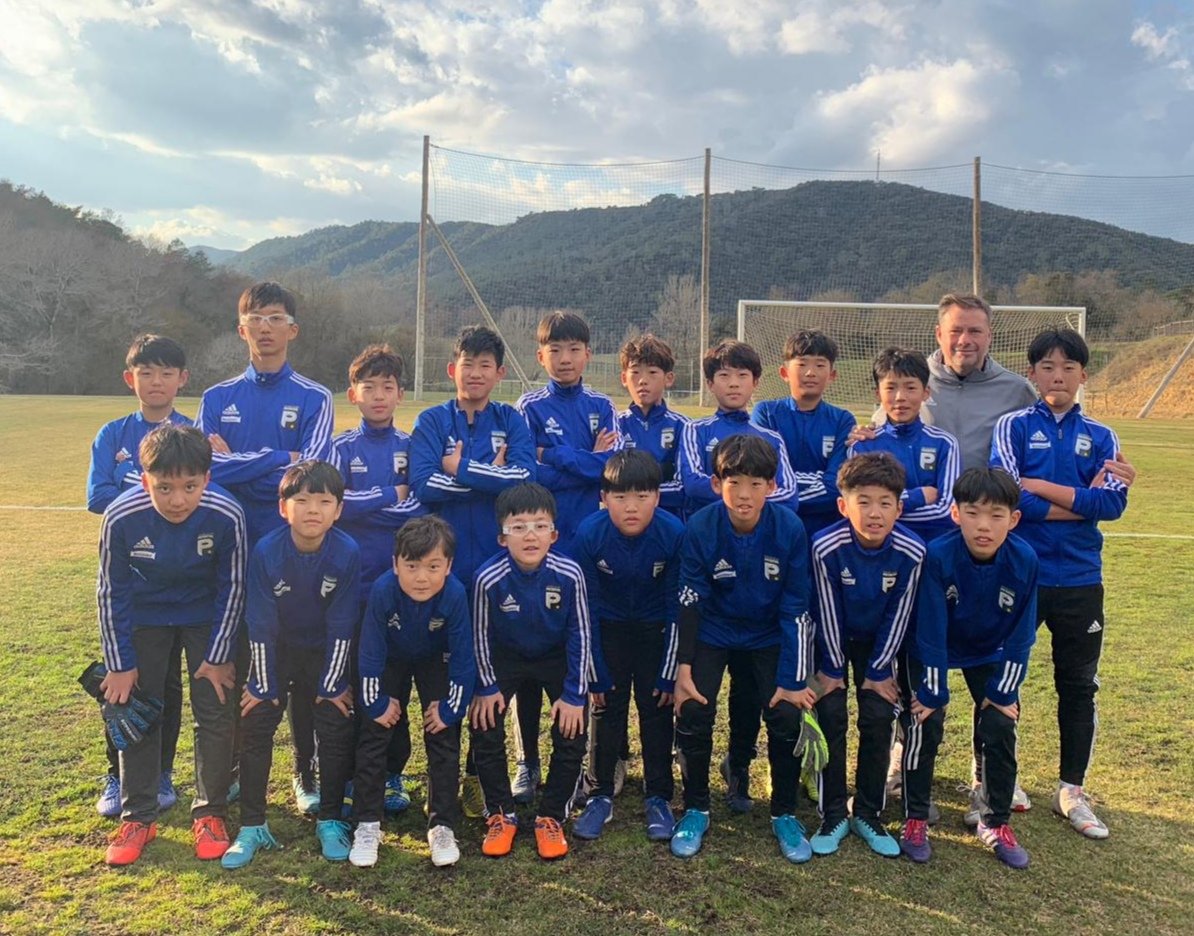 Esta mañana un equipo Infantil del <a href="/cebescano/">C.E. Bescanó</a> y dos equipos del <a href="/atletic_club/">Atlètic Club Banyoles</a> (Atl.Banyoles), un Benjamin y un Alevín se desplazan a <a href="/elcollell/">El Collell</a> para disputar y disfrutar de unos partidos amistosos contra nosotros. Estamos más que agradecidos por este bonito detalle. Gracias⚽🤗🇰🇷