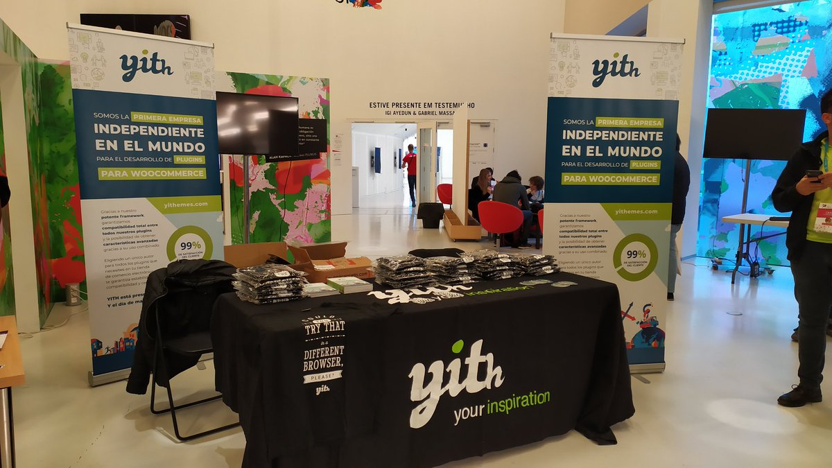 YITHEMES's tweet photo. ¡Ya estamos listos esperándote! ¡Pasa por nuestro stand y coge una camiseta! 😃 #WCZGZ #yithemes #yithevents #WordPress #WooCommerce https://t.co/XjkECChVF3