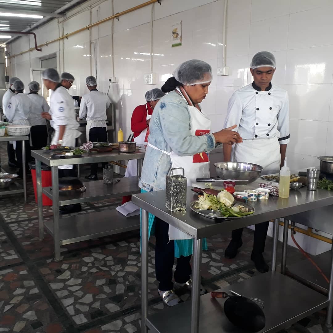 IIHM's Teacher chef India 1 semi finals. #iihmjaipur #incredibleIndia #cheflife #hospitalityrocks #yco2020 #sustainability #Iihmhotelschool #SaturdayMotivation #myiihm @subornobose @AADirIIHMDELHI @ajitfnb @directorblore @Debasis53995128 @chefrathoreiihm @ChefPBali @ChefKak