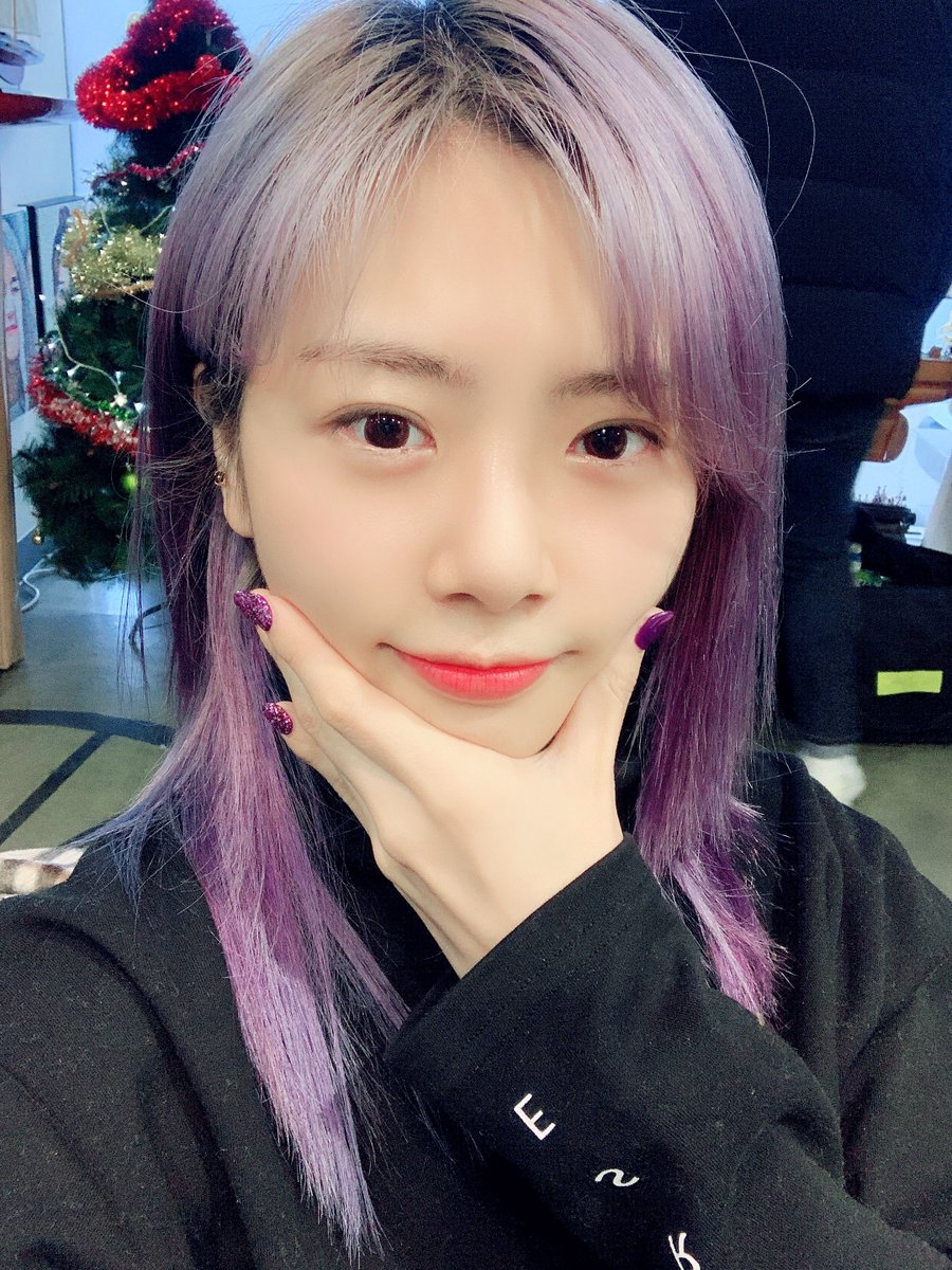 200118 DC APP - JIU
(HQ resolution)

썸냐들 화이팅~❤️⭐️🍀 나도 화이팅🔥
(Somnias fighting~❤️⭐️🍀 Fighting for me too🔥)

dreamcatcher.candlemystar.com/post/37087

#드림캐쳐 #dreamcatcher #지유 #JIU