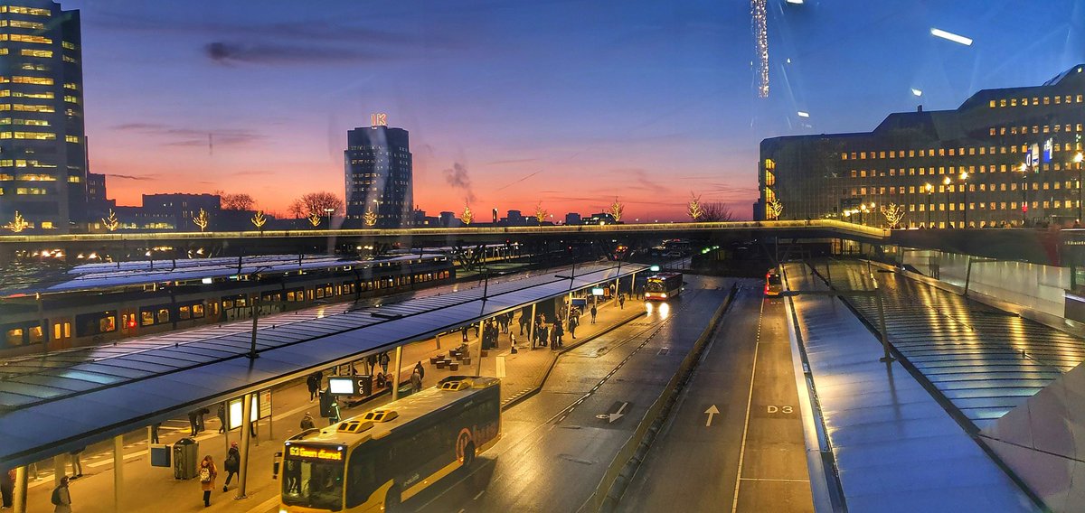 jolanda_out's tweet photo. Morning and Evening view #rabobank #utrecht #utrechtcs #dichtbijutrecht https://t.co/U0O1yBXafP