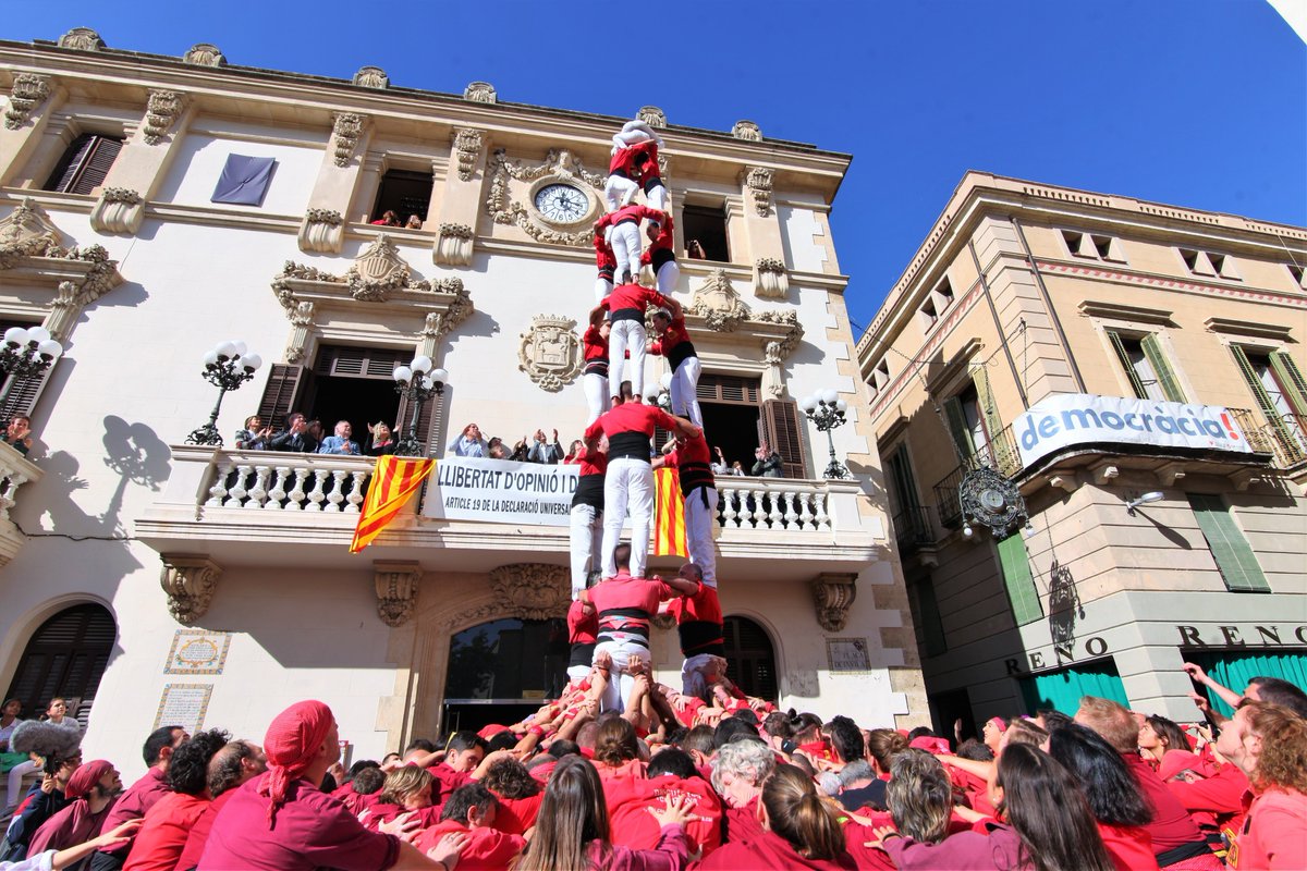 revistacastells's tweet photo. Els @Xicots van ser la colla de major nivell que no va registrar cap caiguda el 2019, malgrat que van retrocedir en nivell. En parlem aquí: https://t.co/WIHUAASZjE… https://t.co/iHk7UeUz25
