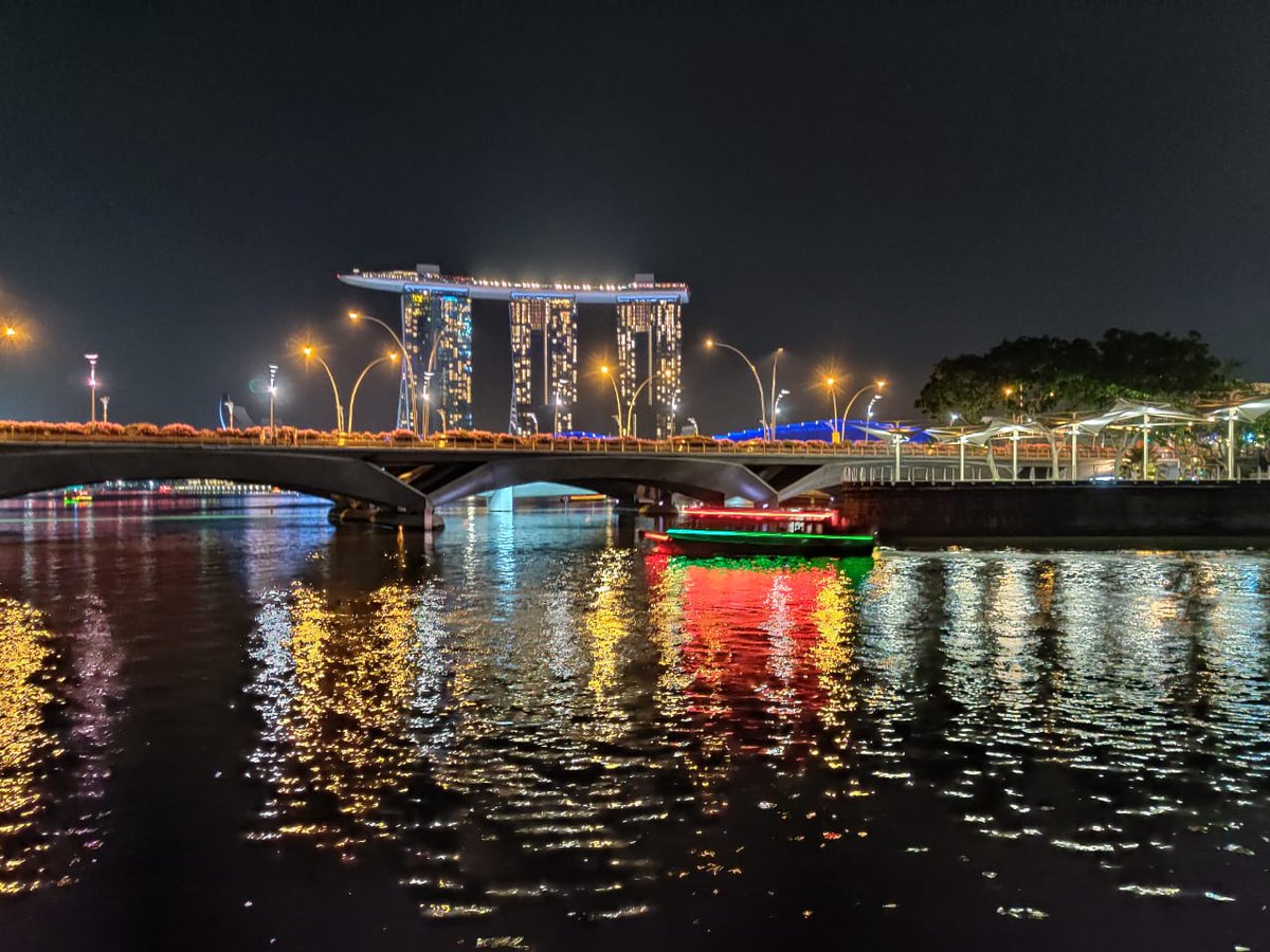 rohanchandhok's tweet photo. There's something about #Singapore's #LightToNight festival I've enjoyed every year and this year was no less. Time well spent and in perfect company too. https://t.co/EnvWD7rGgr