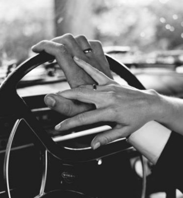 Ed ancora mi interrogo su cosa possa essere la felicità. 
Credo che altro non sia
se non la piena consapevolezza
dell'amore presente dentro di noi.

#LaCoscienzaImbrigliataAlCorpo