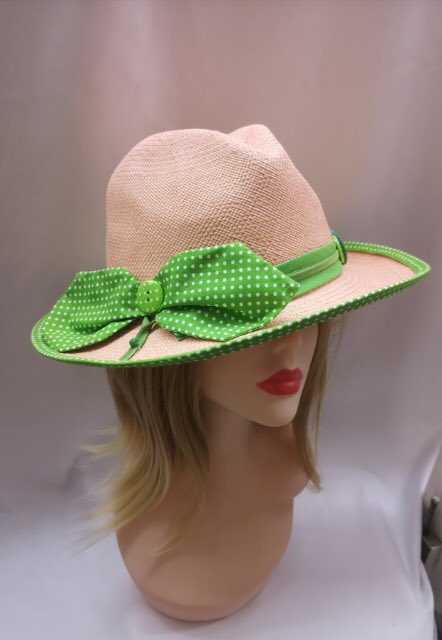 ZiaPazza_lcm's tweet photo. #milliners4recovery Our 31st #sunhat and 2ns donation by Fox Millinery who are not on Twitter. Pink straw fedora with green trim. The colours of nature. Fits 578-57cm head. The winning bidder will donate to @fundgippsland. #bushfires #AuthorsForFiries Ends 21/1/20 5pm https://t.co/oioVYmUbBw