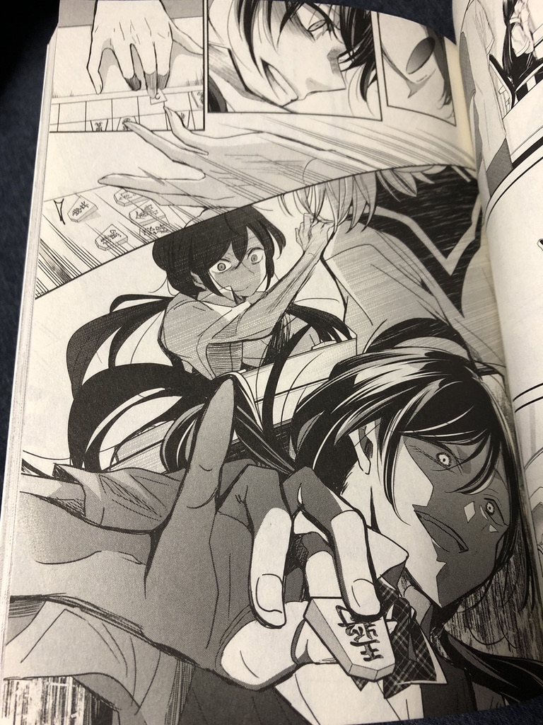 『永世乙女の戦い方』、熱かった。バトル漫画のようにハードな女流棋士の戦い(と巨大感情)を描く。女流三段の香川愛生さんの監修で、女流棋士界の興味深い知識も沢山。女流棋士をディスってくる、「棋士」を目指す少女との戦いの行方が気になる。2巻は来月!(誤字あったので再投稿。すみません…) 