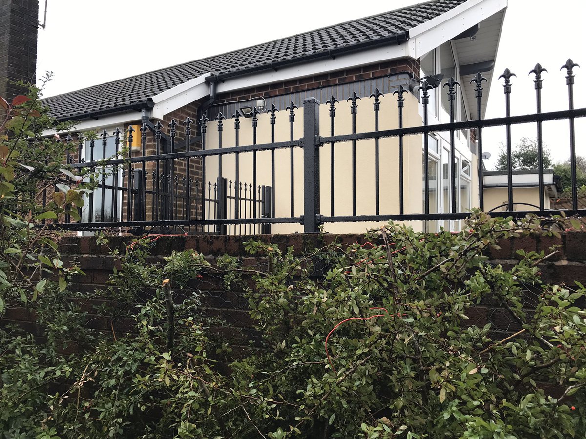 ColourfenceBL's tweet photo. A couple of pictures from latest client work #ColourRail and #ColourFence contact Steve on 07793437581 #Bolton #Bury ##Preston https://t.co/1ORcLFx9cV