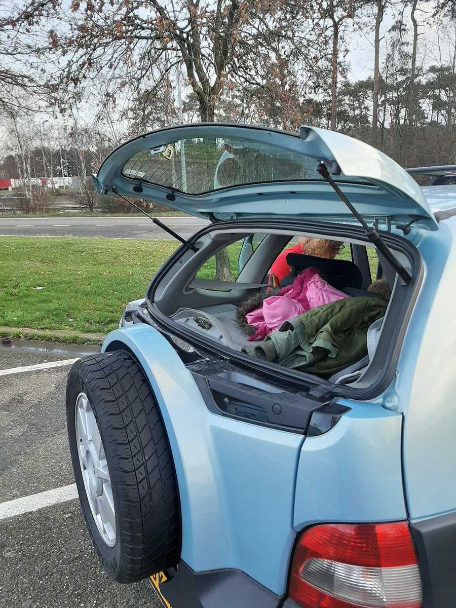 pwysota's tweet photo. Że tego patentu z uchylną szybą nie zaadaptowano w innych @renault_fr toncalkowita porażka producenta... to jest taki #profeature że hej #ZReXiemWTrasie
@xCARMANIACx @auto_moto_pl https://t.co/QAHH43pLzQ