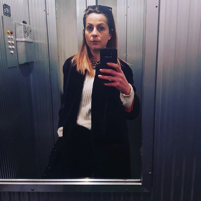 BeC_Adv's tweet photo. Chi si fa i #selfie in #ascensori che sembrano suite,
 io becco sempre @taffofuneralservices 's elevator

#fobie #elevator #work #thinkfucsia #selfietherapy https://t.co/JbDPrUZfF1 https://t.co/W5qa8KqcSz