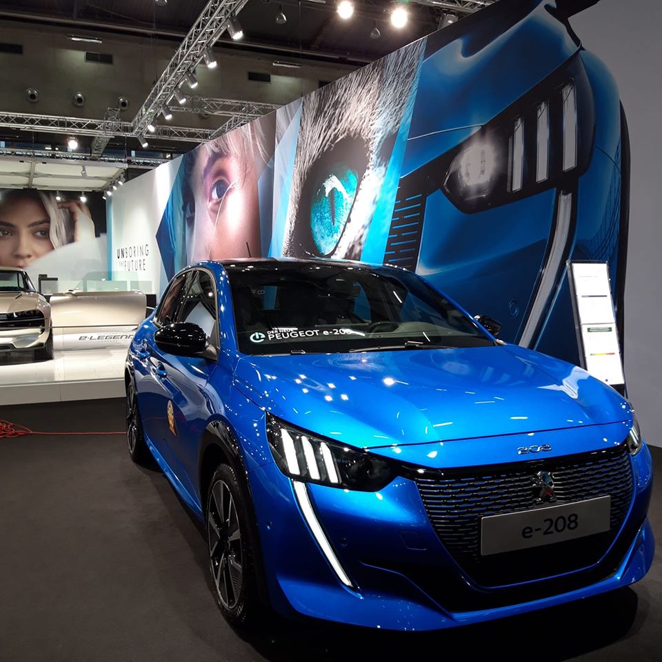 chstummvoll's tweet photo. Leistbares #Elektroauto gesucht?
#Peugeot e-208 mit 50 kWh Batterie, 100 kW/136 PS Leistung und 340 Kilometern Reichweite (nach WLTP) ab Listenpreis € 31.900,- abzüglich Förderungen.
#meinPeugeot #myPeugeot #meinAuto #Auto #Elektromobilität #UnboringTheFuture #ViennaAutoSHow https://t.co/tmXzcR4v0X