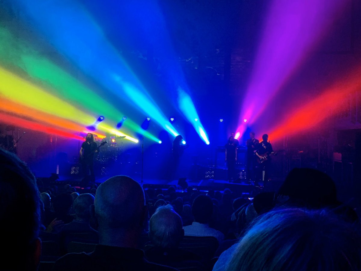 LisWarren's tweet photo. Fabulous #ClassicRockShow - thanks for making smile non stop for 2hrs! Loved it ๐๐๐ผ๐ https://t.co/MEwuAYz7m6
