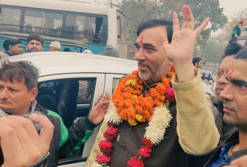 AAPDelhi's tweet photo. आम आदमी पार्टी दिल्ली प्रदेश संयोजक @AapKaGopalRai ने आज बाबरपुर विधानसभा से किया नामांकन। 

कल बाबरपुर विधानसभा में सुबह 10 बजे से "विकास यात्रा" रोड शो का करेंगे आयोजन। https://t.co/k8QxULINcx